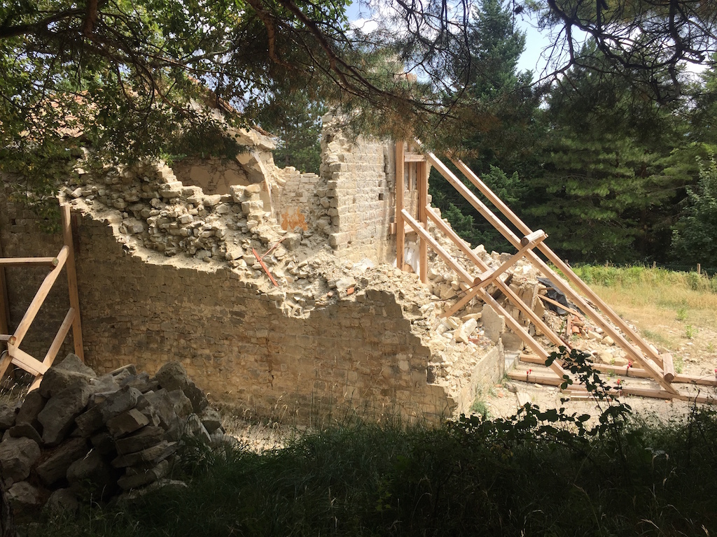 «Crollo causato dall’incompetenza» <br> Polemiche su Santa Maria in Pantano