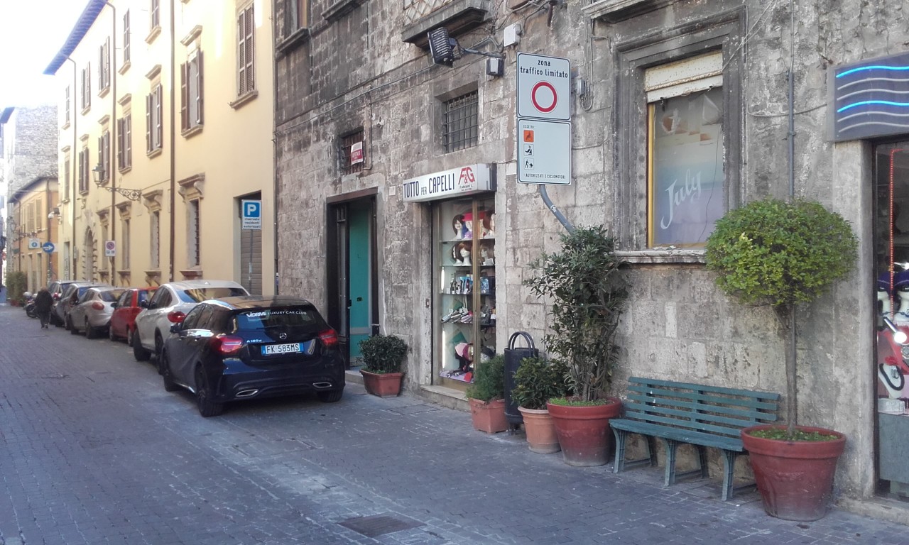 Rimosse le fioriere, <br> resta il rischio per i pedoni