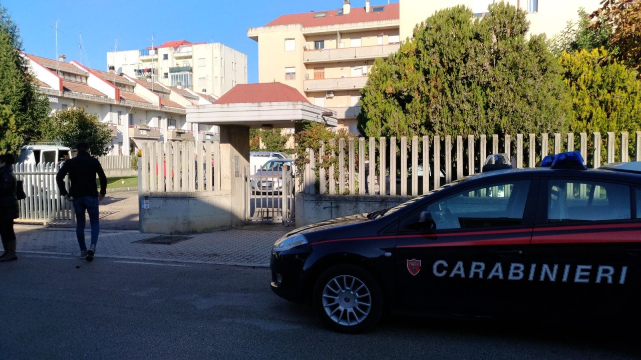 Caccia al piromane delle auto, <br> colpisce anche nei condomini