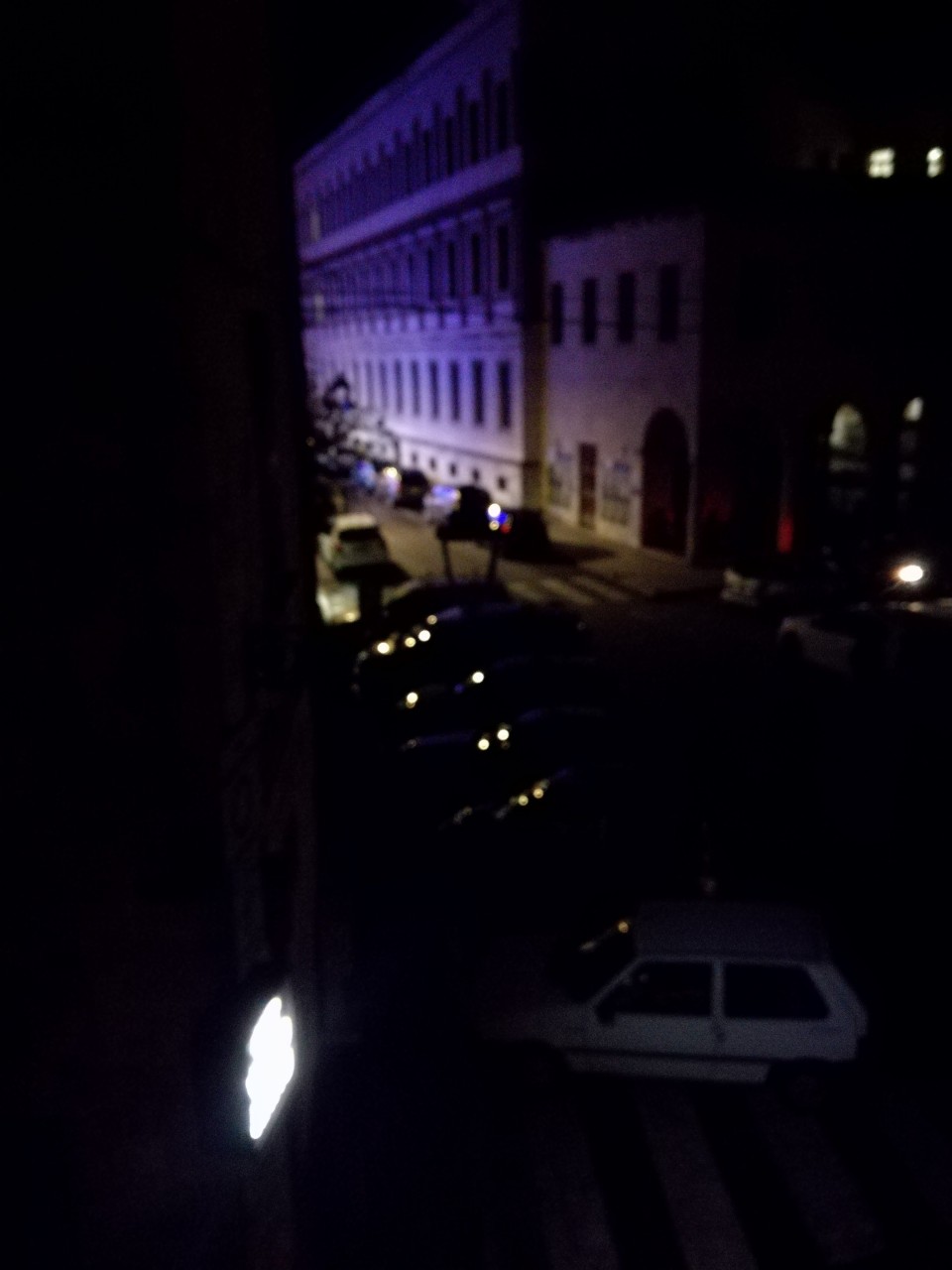 I led fanno di nuovo cilecca: <br> piazza Ventidio al buio per due ore