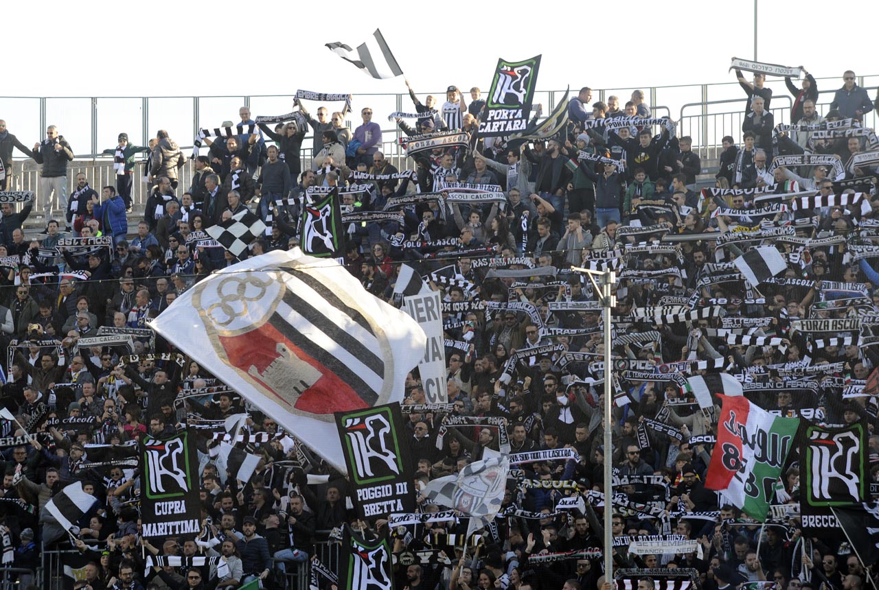 Spettacolo per 9.000 spettatori <br> Fair play poi la contestazione <br> Insulti alla moglie di Guarna