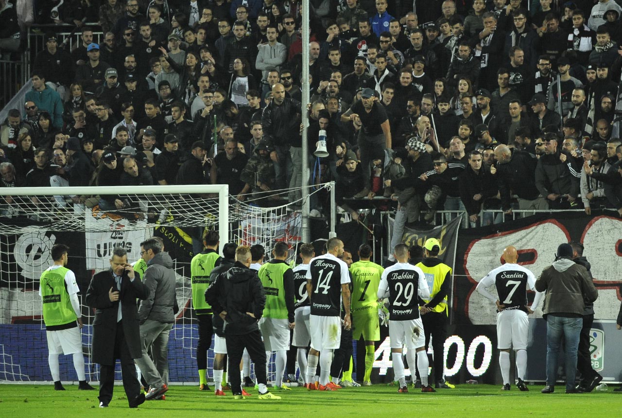 Ascoli-Cremonese, è emergenza <br> Servono anima e cuore <br> dopo una settimana di fuoco