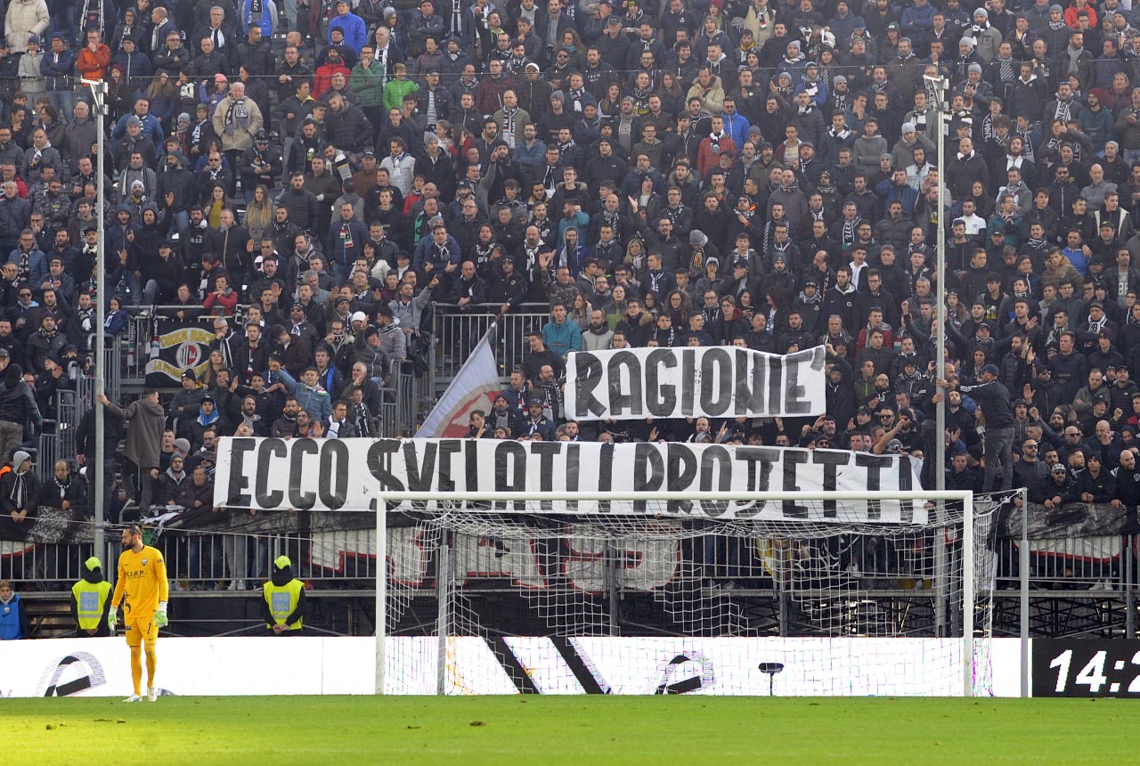 Ascoli, con la Cremonese un punto <br> di ripartenza. Nel finale si rivede Perez <br> <span>I tifosi a Bellini: «Porta rispetto»<span/1>