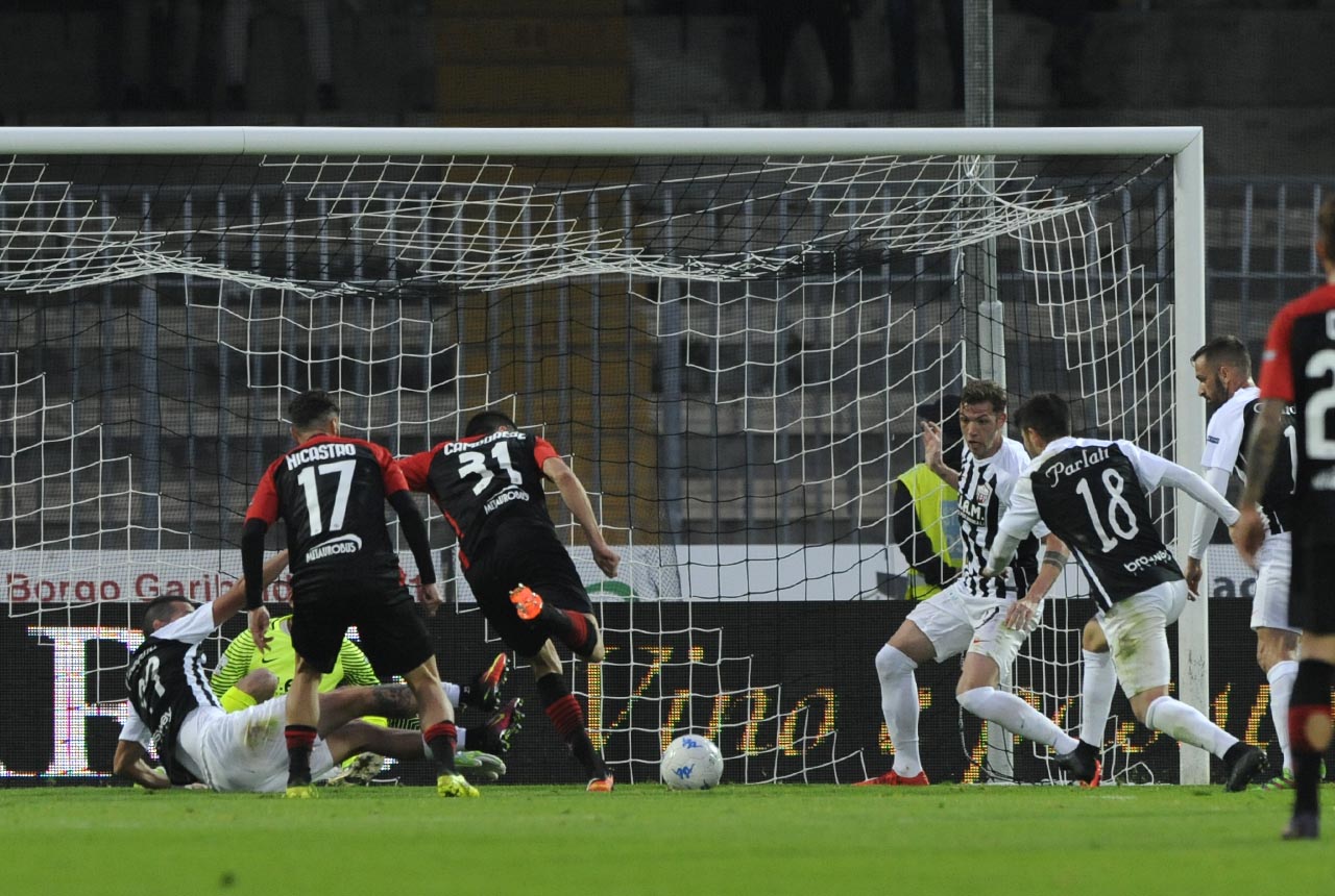 L’Ascoli cola a picco <br> Al Del Duca esplode la contestazione <br> <span> (Foto – Video) </span>