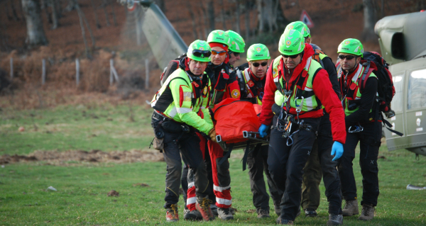 Tragedia nella grotta invasa dall’acqua: muore annegato speleologo di 42 anni