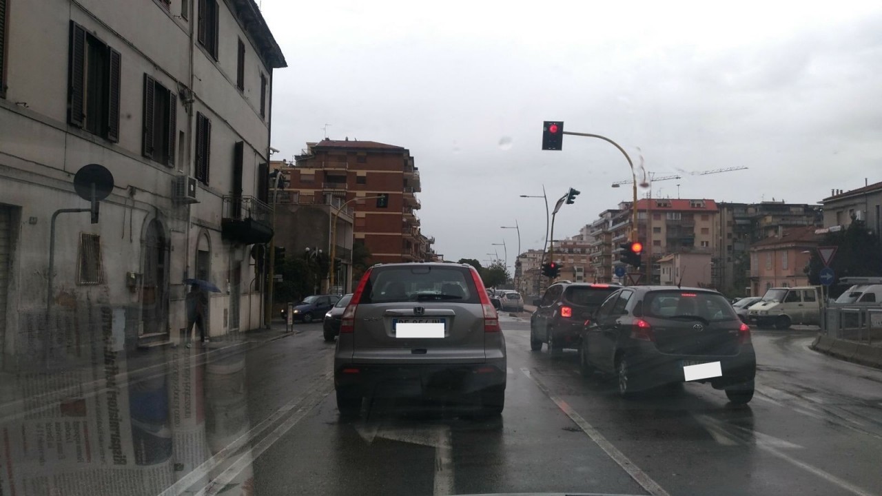 Fulmini nella notte e semaforo in tilt, <br> il traffico è impazzito