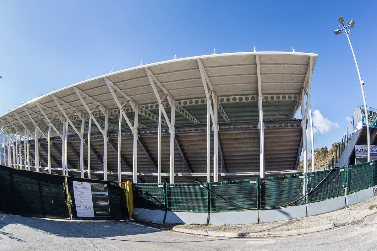 Tribuna est dello stadio Del Duca: <br> lavori al quarto anno e costi lievitati, <br> la protesta delle opposizioni