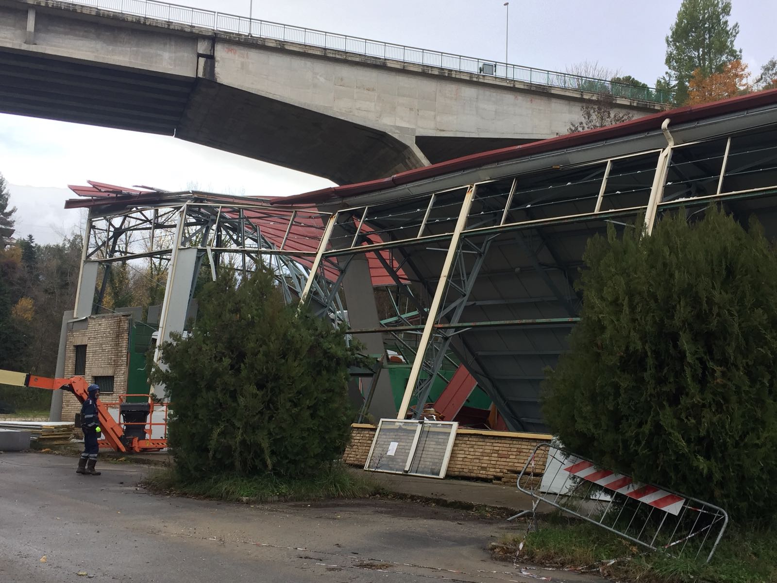 Circolo Tennis, demolita la palestra <br> Nascerà una nuova struttura coperta