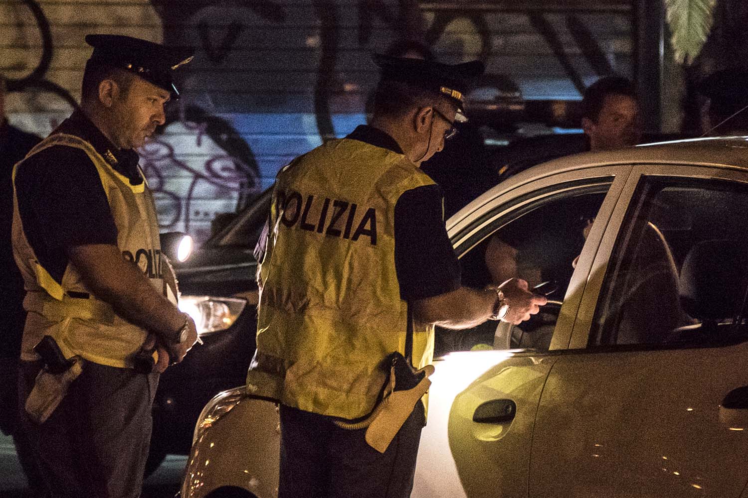 Fugge all’alt della Polizia, <br> inseguito e arrestato <br> un 49enne trovato alticcio