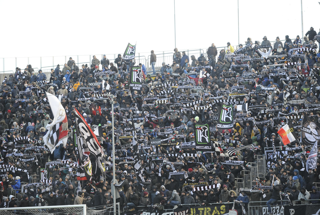 Ascoli, la salvezza può arrivare <br> dalle aule dei Tribunali <br> Avellino e Palermo rischiano