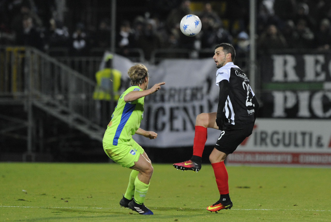 Serie B, il mercato degli altri <br> La Salernitana cerca Calaiò <br> Il Brescia punta su Floro Flores