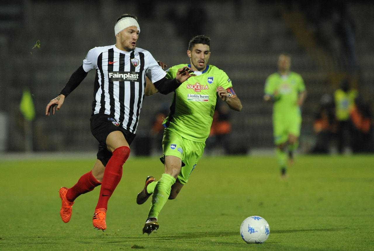<span> L’Ascoli con il terzo 1-1 di Cosmi <br> resta ultimo ma può sperare </span> <br> Bianchi risponde a Crescenzi