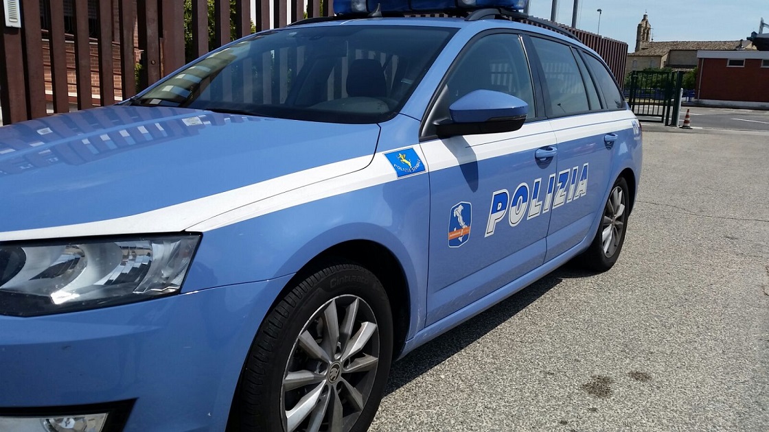 Intercettata in A14 l’Audi TT dei ladri, <br> ma i malviventi riescono a fuggire