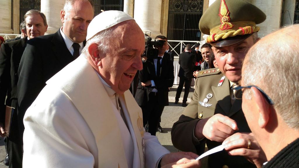 A Papa Francesco <br> la Madonnina del Pasubio <br> del 235° Reggimento Piceno