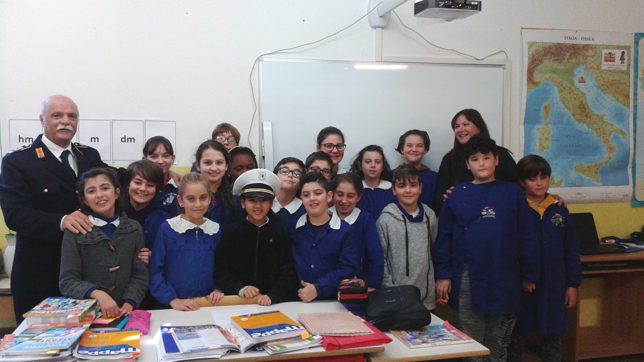 Vigili urbani maestri e professori <br> nelle scuole elementari e medie