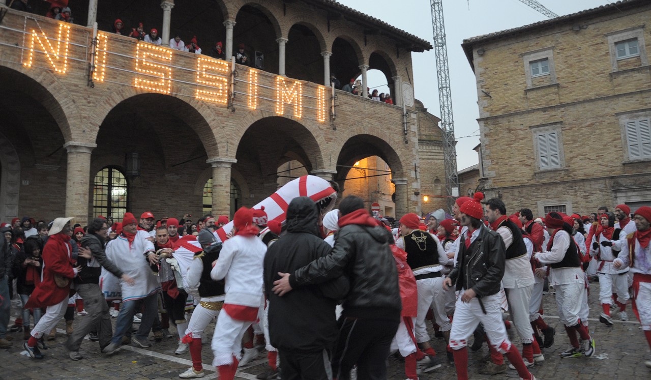 Offida come Pamplona, <br> Castignano aspetta i moccoli