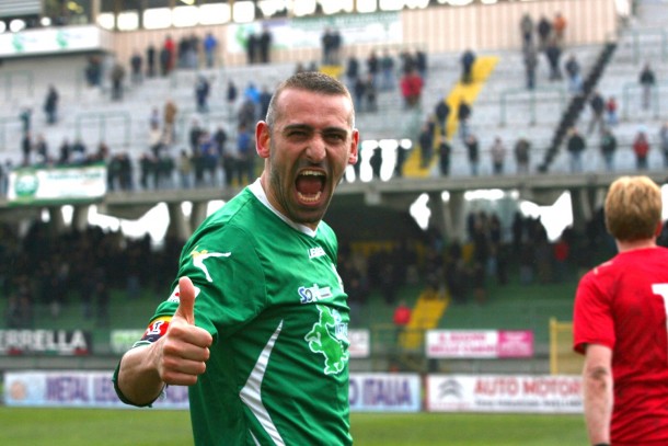Il Frosinone aggancia <br> il Palermo in vetta <br> Avellino, che colpo