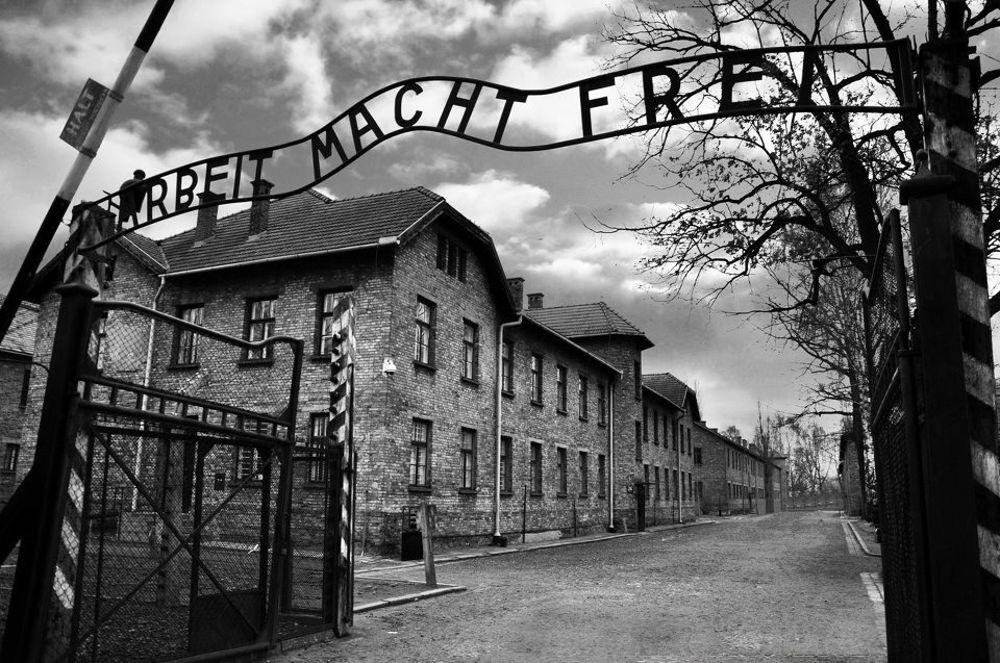 I ragazzi delle scuole sul palco <br> Poesia e musica per la Shoah