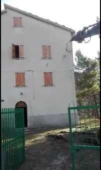 Il terremoto non risparmia nessuno <br> demolita la casa delle suore <span> Video </span>