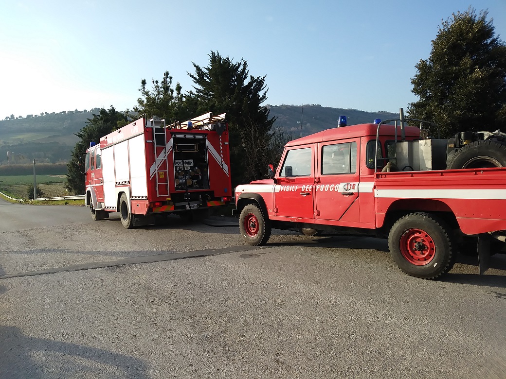 Fiamme nella discarica abusiva <br> Troppe situazioni di degrado <span> (Foto)