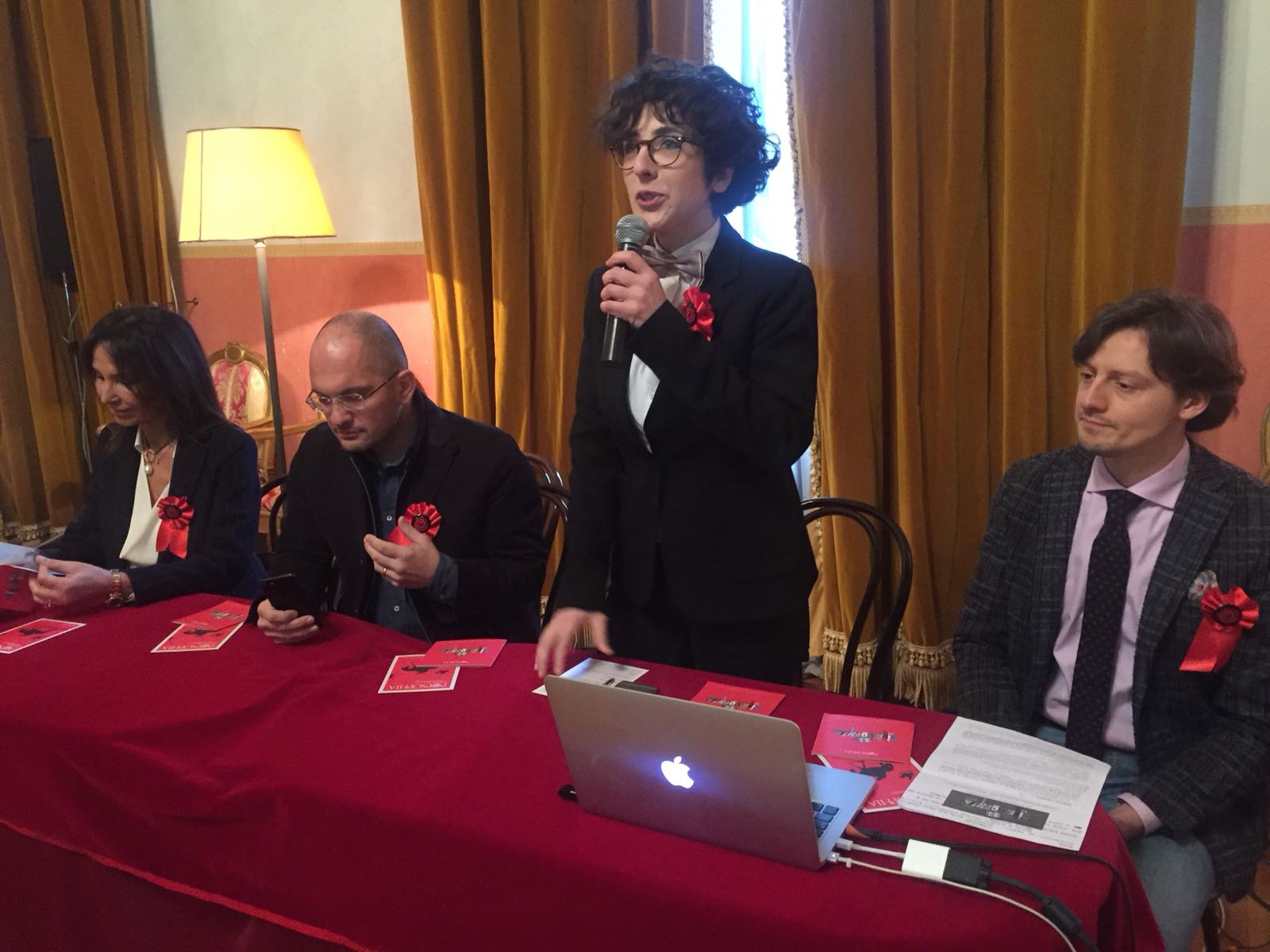 Mostre, show e sguardi prospettici <br> Cinesophia “sfida” il selfie <br> <span> Il video del flashmob </span>