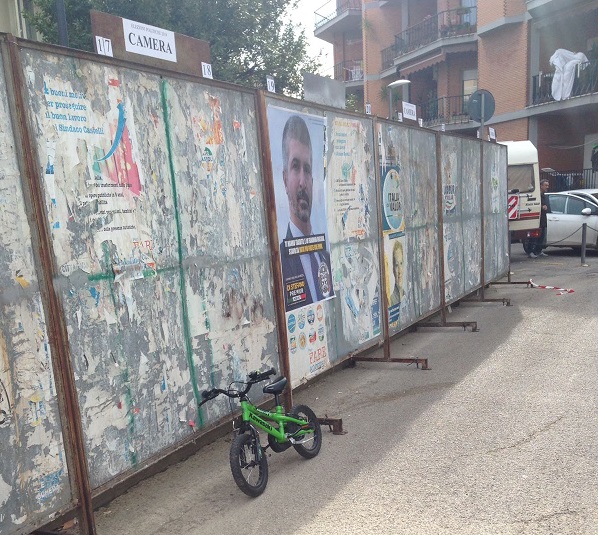 Manifesti elettorali pericolosi? <br> «Le strutture in ferro sicuramente sì»