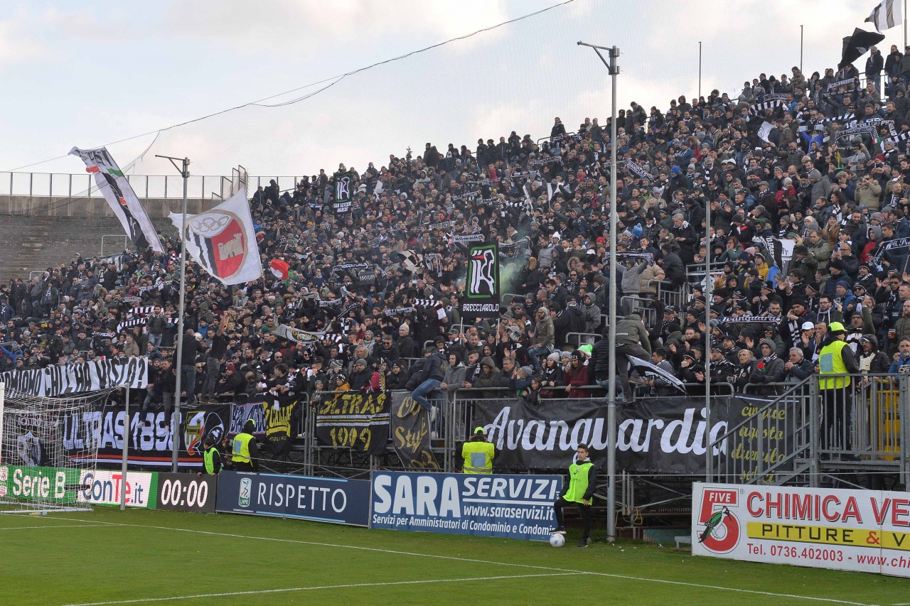 L’Ascoli ha perso 873 abbonati <br> Martedì assemblea dei tifosi