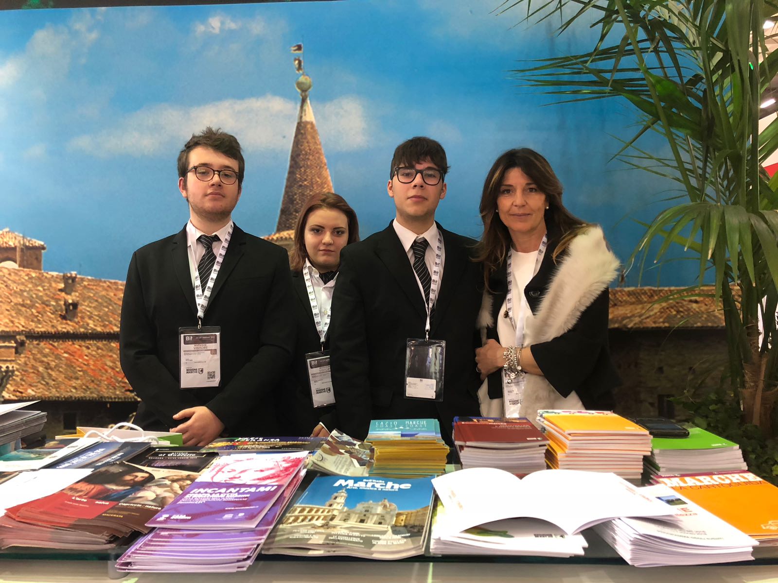 Fiera del turismo snobbata <br> Fermo manda sindaci e Palio, <br> Ascoli e San Benedetto solo Papetti