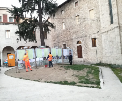 Manifesti elettorali selvaggi, <br> scatta il blitz della polizia municipale