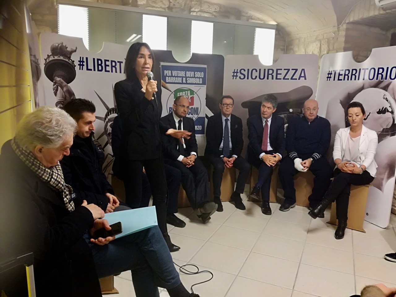 «Forza Italia pronta a governare <br> Terremoto, ridateci Bertolaso» <br> Celani lascia la conferenza