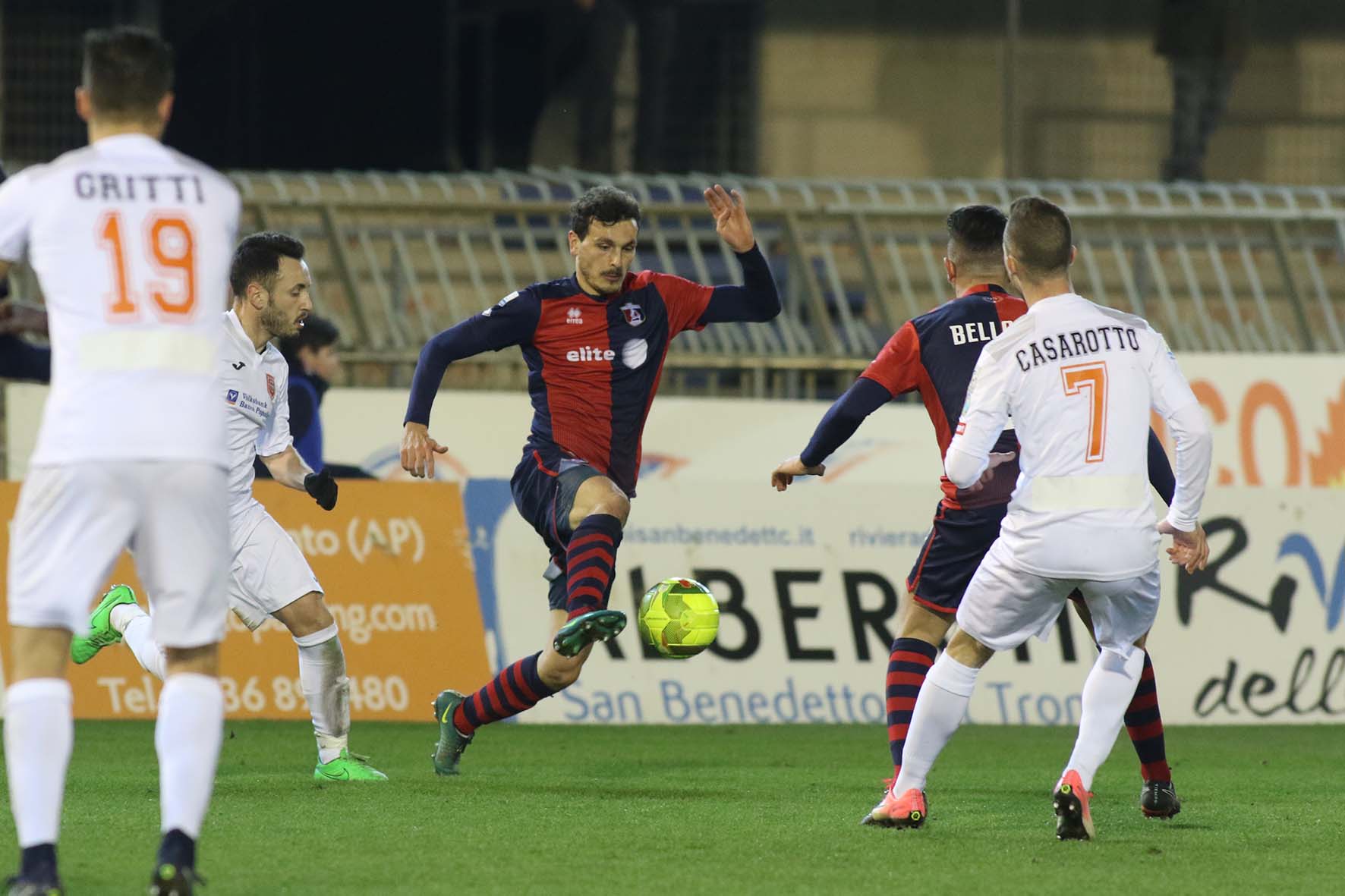 Cosenza-Samb 2-1, la beffa <br> arriva nei minuti finali <br> La semifinale passa per il “Riviera”