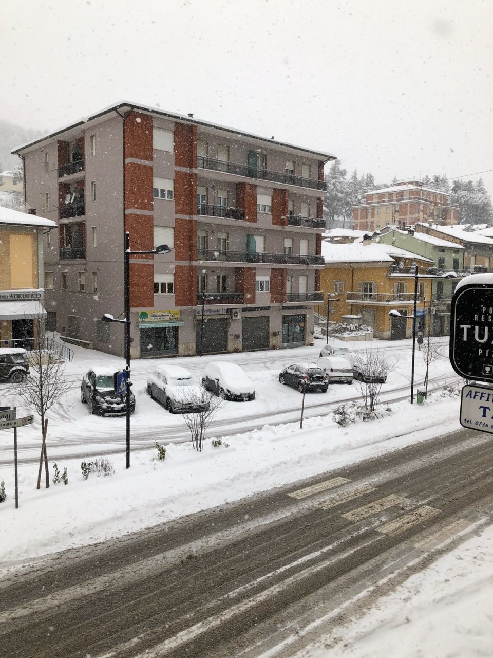 Comunanza, ancora scuole off limits <br> Bloccati in autostrada <br> i camion con le bombole