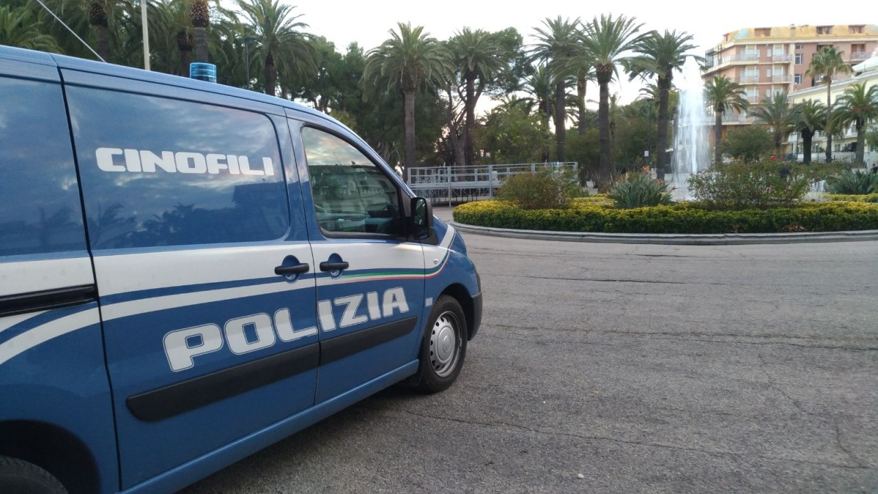 Droga nelle scuole? <br> Ci pensano i cani poliziotto