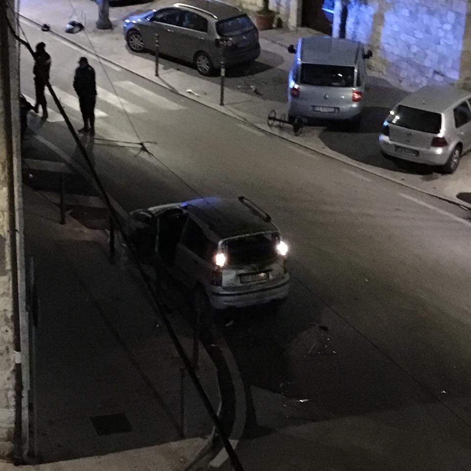 Ascoli, far west notturno a Borgo Solestà: <br> rissa, feriti e anche un’auto distrutta