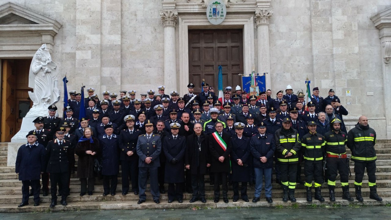 Forze armate, il vescovo Bresciani <br> ha celebrato il precetto pasquale
