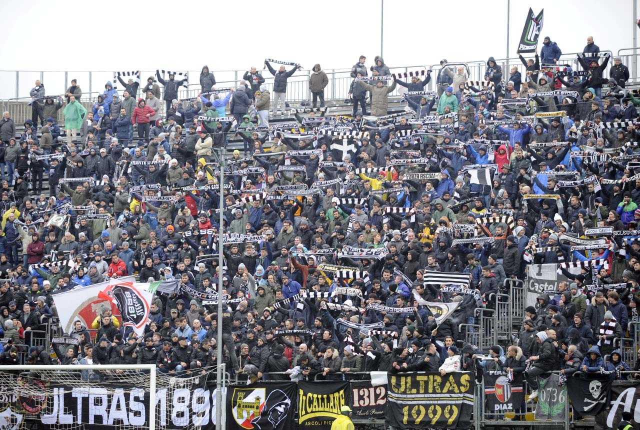 Ultras assolto per il fumogeno, <br> ma ha ancora il Daspo