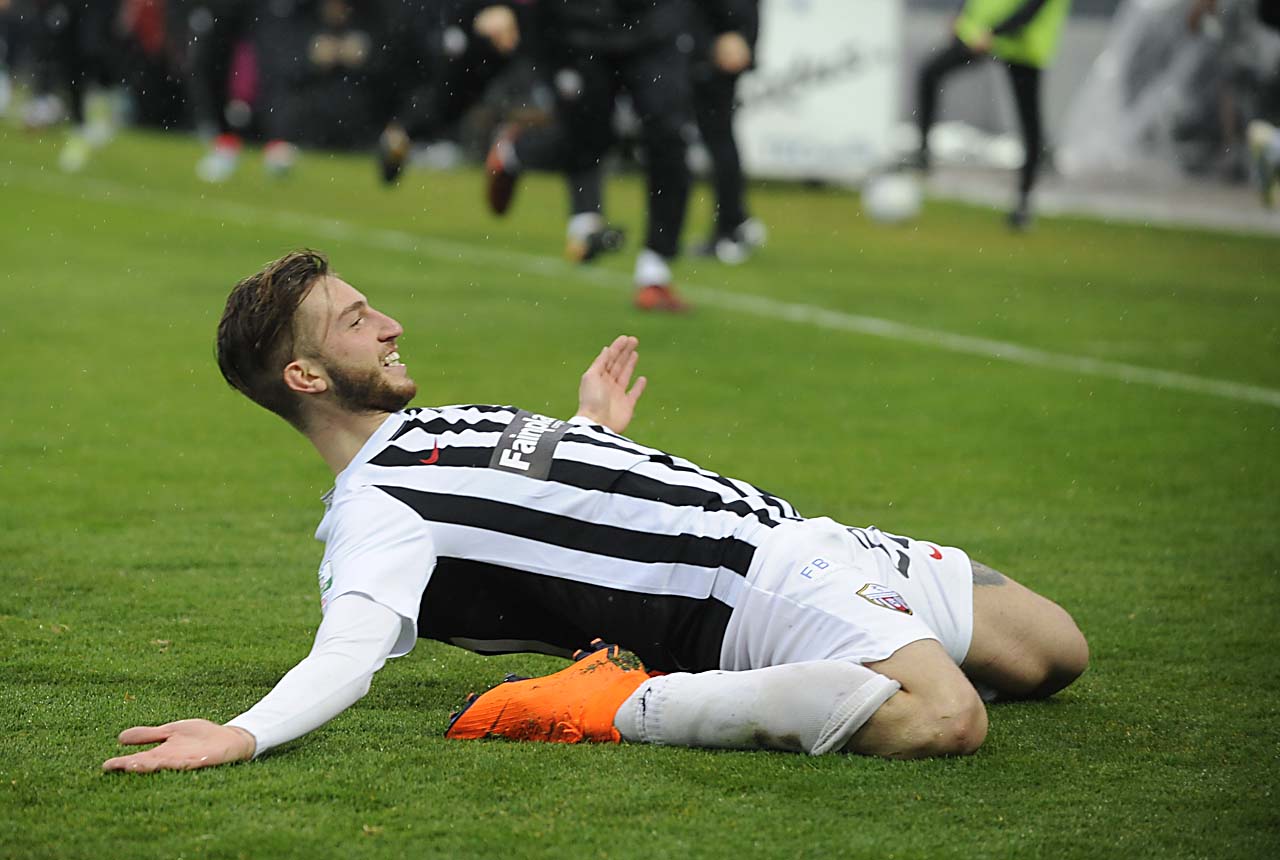 L’Ascoli lotta e dopo 4 mesi torna <br> a vincere in casa col Cesena (2-1) <br> compiendo tre passi verso la salvezza