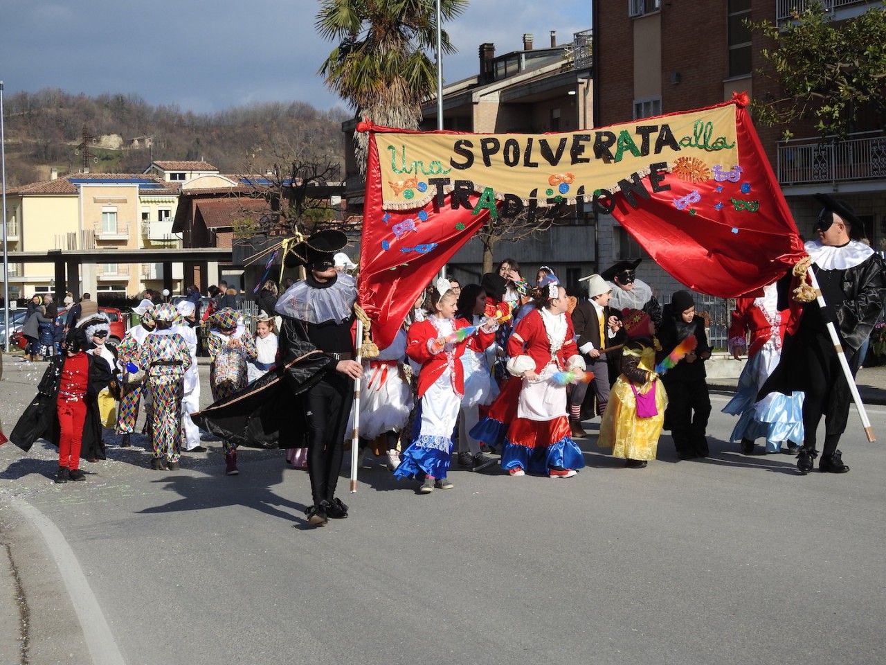 Oltre tremila persone e 17 gruppi <br> al super Carnevale di Comunanza