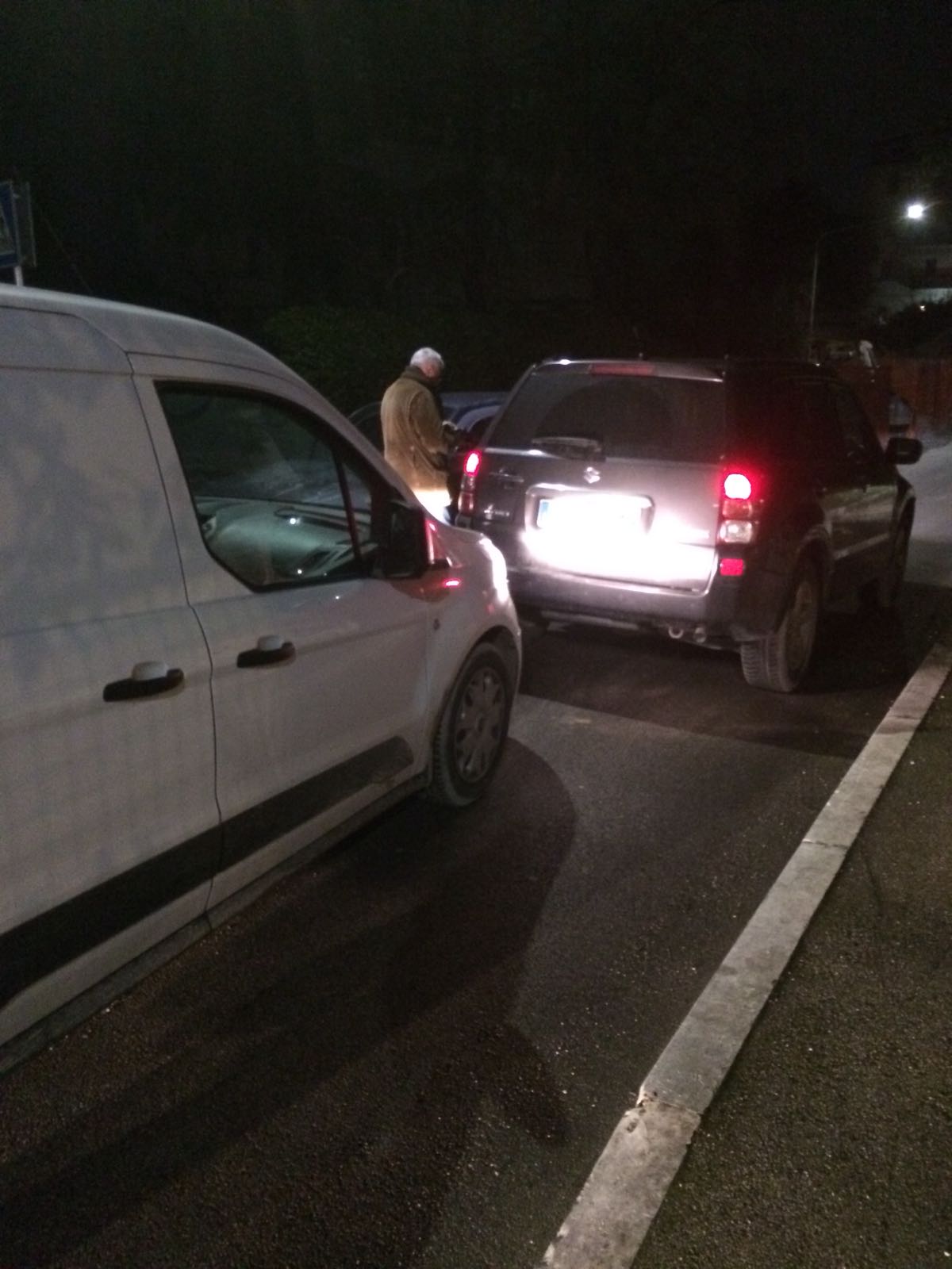 Via Ricci, auto contromano <br> e arriva l’ennesimo incidente