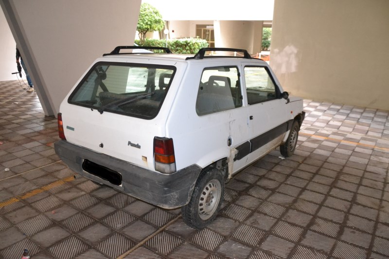 La Polizia recupera <br> una Panda “da scasso”: <br> dentro anche coltelli e un machete