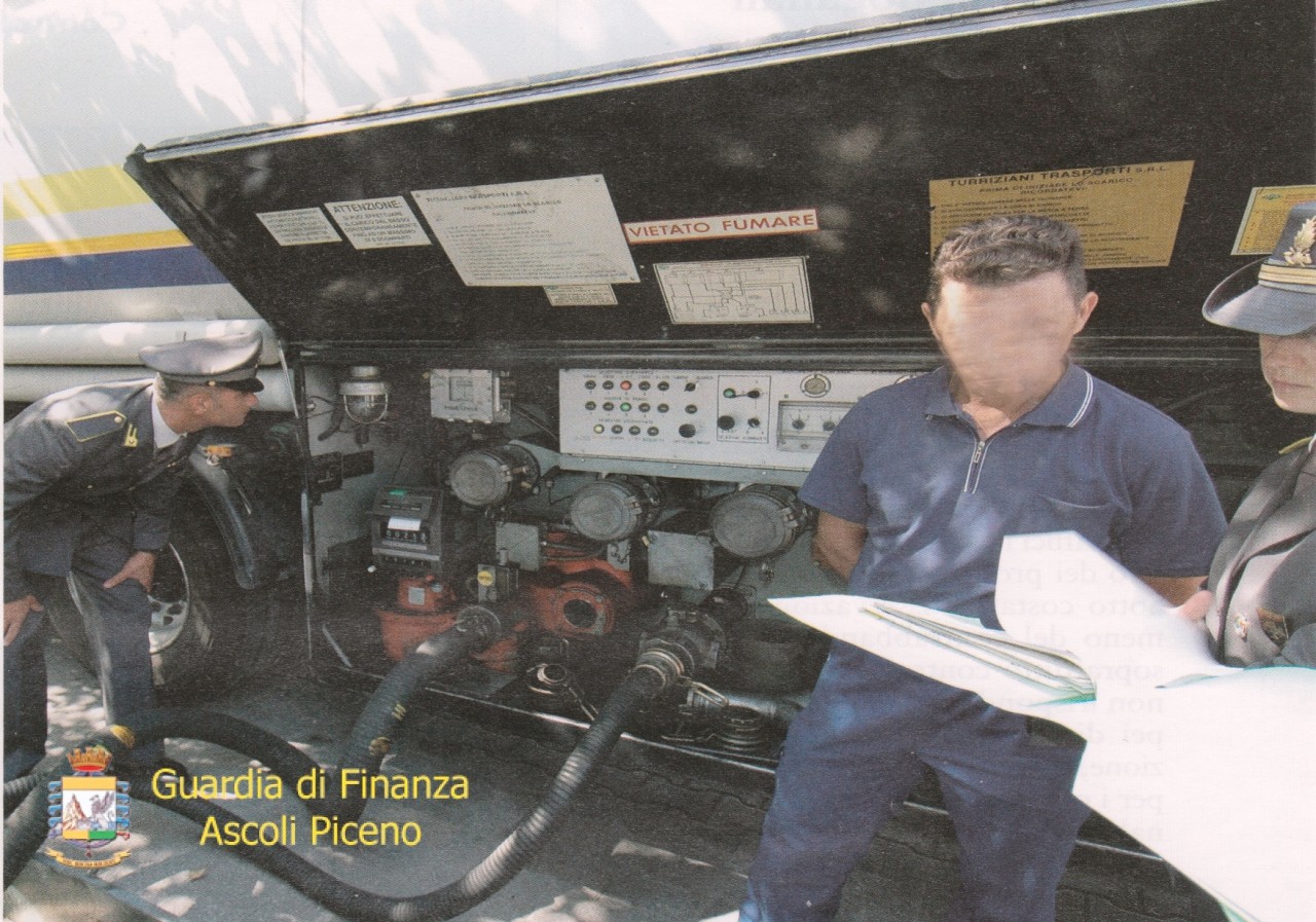 Impianto abusivo di carburanti: <br> sequestro, titolare denunciato <br> e anche una multa di 18mila euro