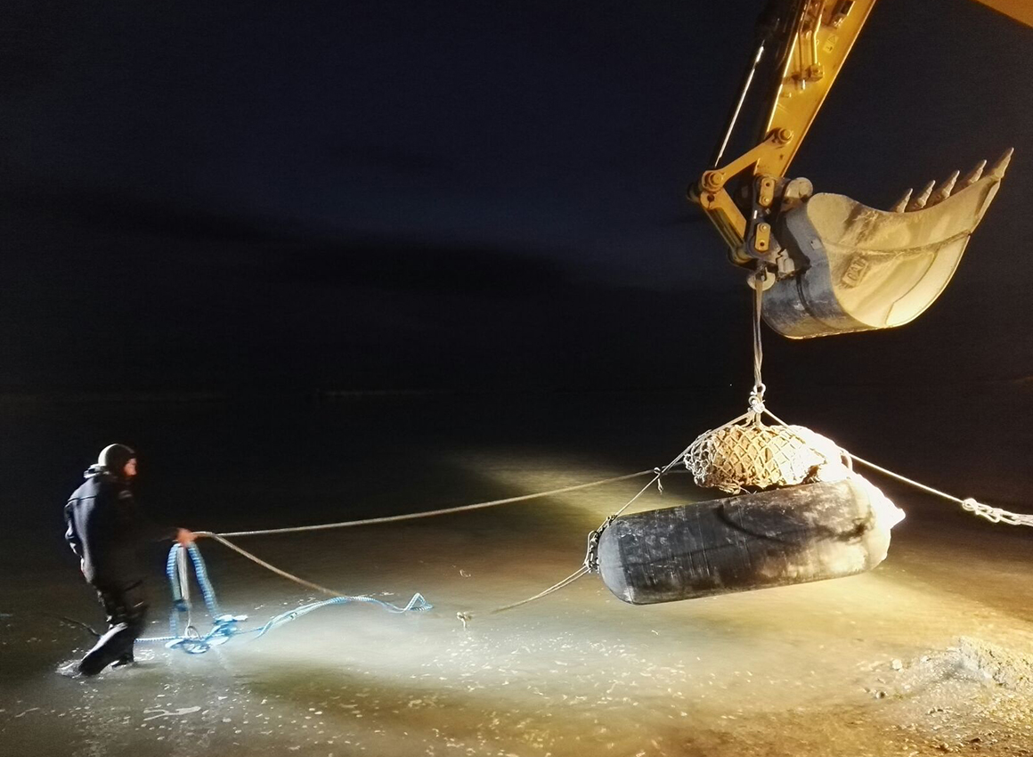 Bomba in mare  <br> fatta esplodere dagli artificieri