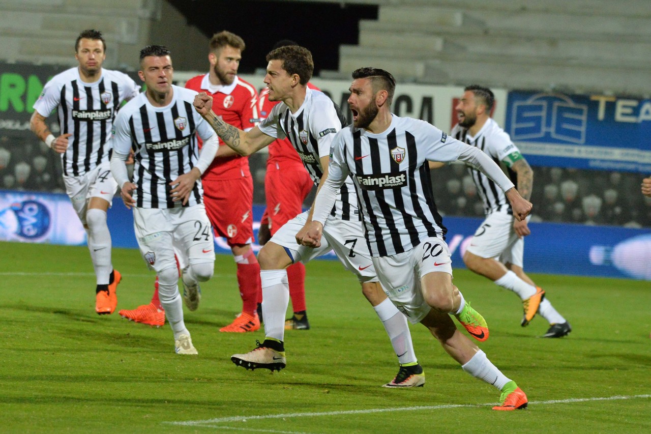 Ascoli eroico: batte il Bari 1-0 <br> con un gran gol di Buzzegoli <br> E’ il regalo di Pasqua ai tifosi