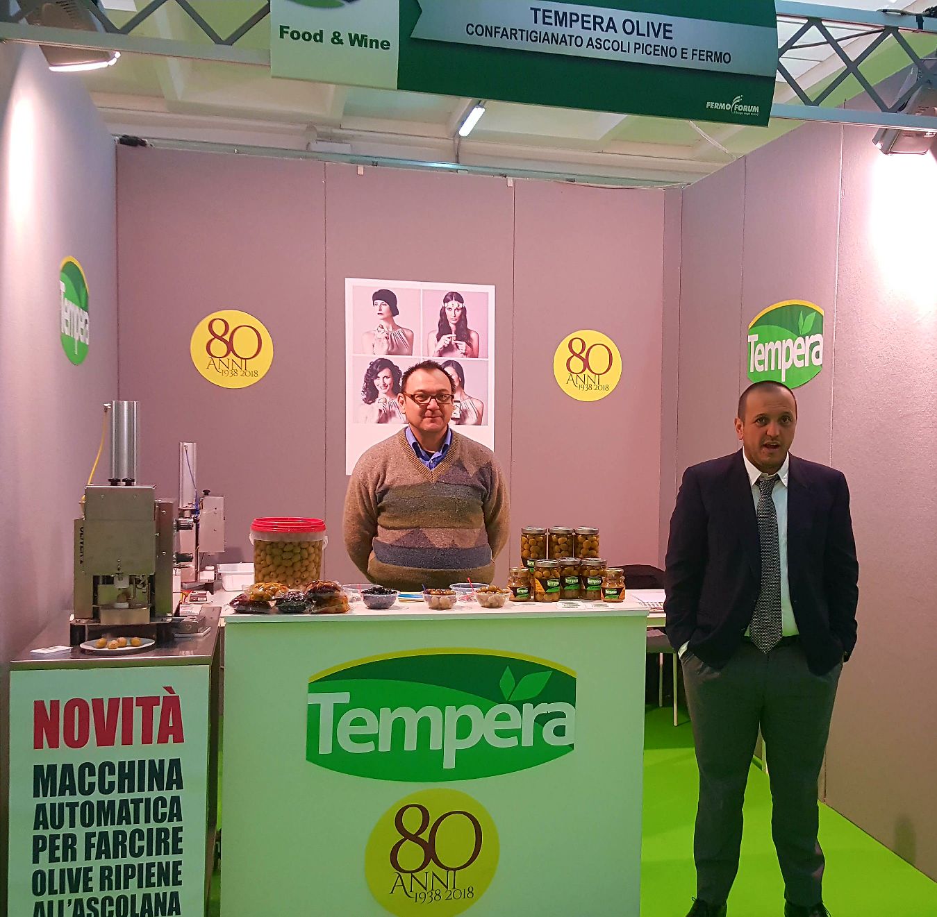 Venti chili di oliva farcite all’ora <br> Tempera presenta la macchina <br> che aiuterà le massaie