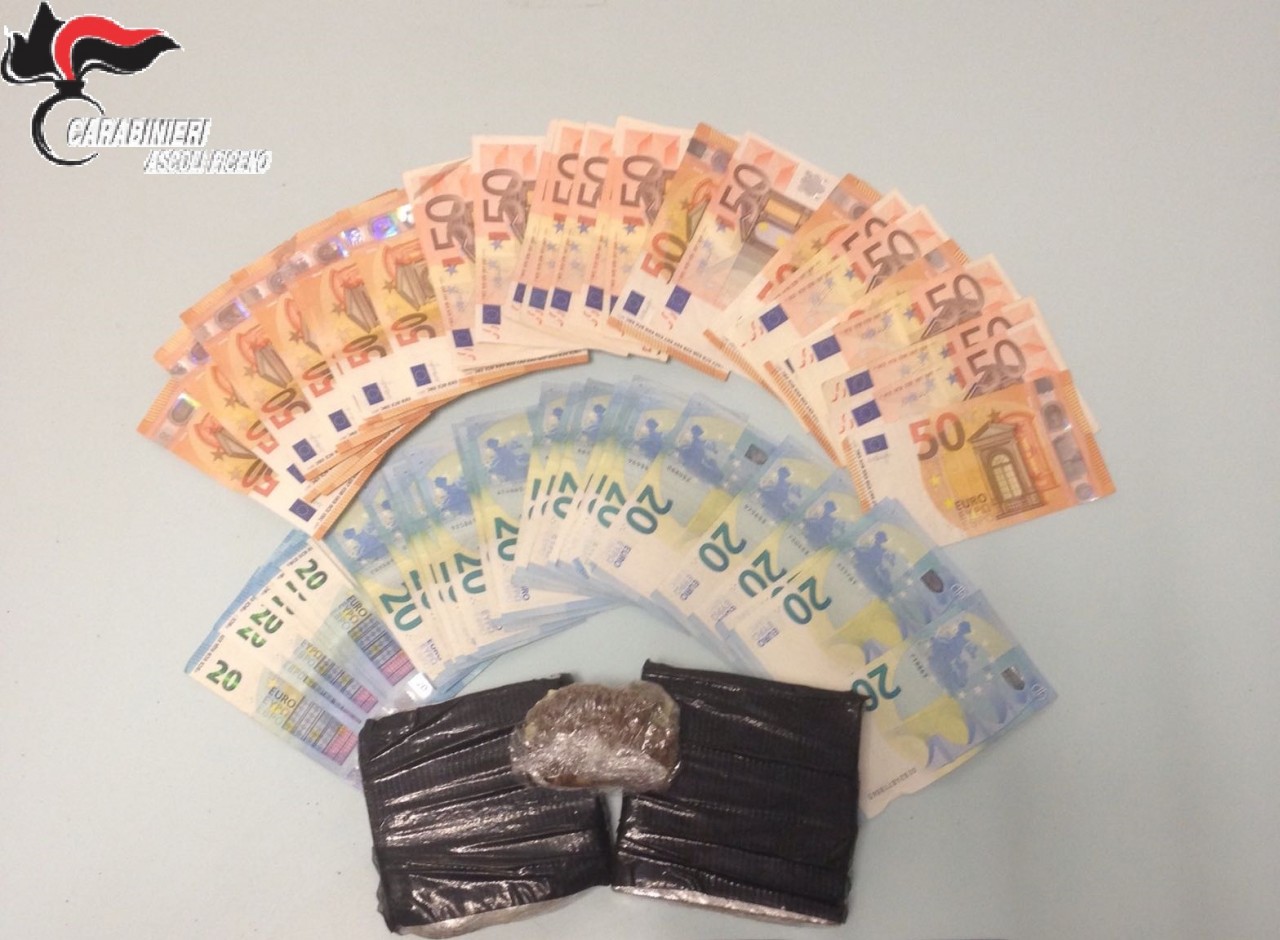 Oltre un chilo di eroina sotto al sedile <br> I Carabinieri arrestano due 23enni