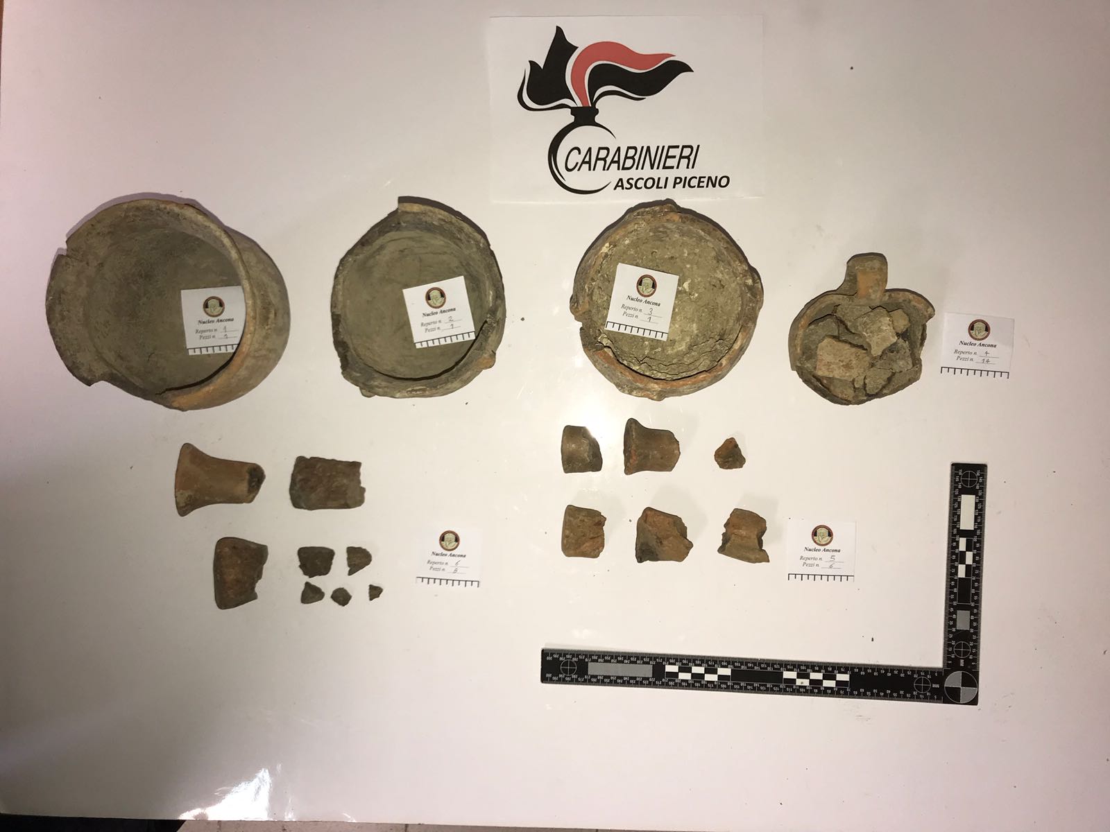 Collezionista finisce nei guai, <br> aveva in casa preziosi reperti archeologici