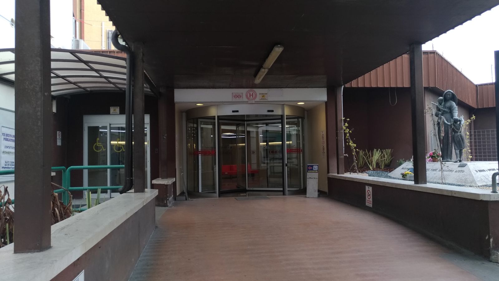 Accoltellato dentro l’ospedale <br> Regolamento dei conti davanti al Sert <br> E’ grave un uomo di 52 anni