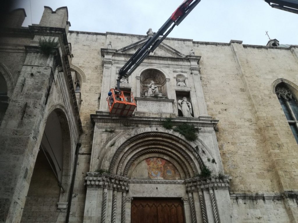 Addio al “giardino” pensile <br> di piazza del Popolo <span> (Foto e video) </span>
