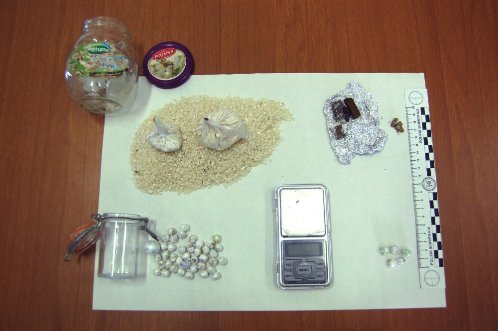Arrestato per eroina e hashish <br> Ventenne nascondeva <br> la droga nel casolare