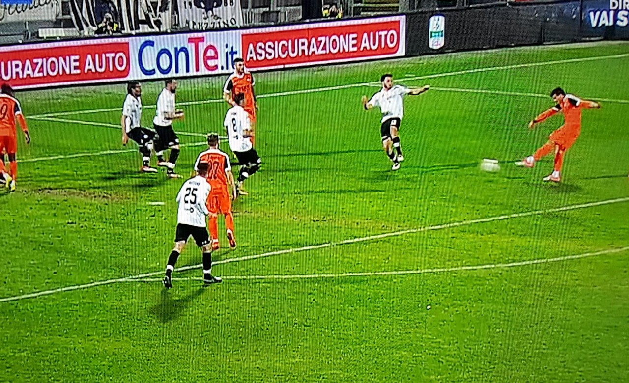 L’Ascoli rimedia in extremis <br> con Varela dopo aver giocato <br> quasi un’ora con un uomo in più